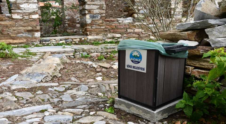 Aydında Doğanbey Köyü çöp kutularına kavuştu