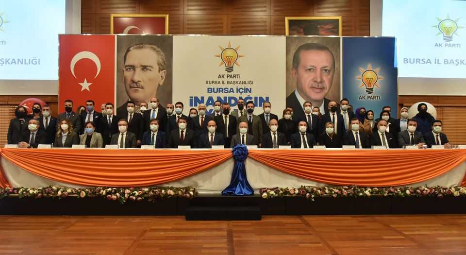 AK Parti Bursada yeni yönetimini tanıttı