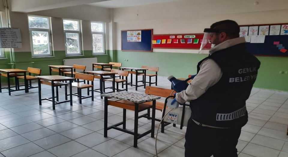 Gemlikte dezenfekte edilen 6 okulda eğitim başlıyor