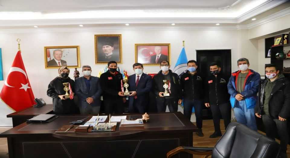 Erzicanlı sporcular Adanadan üç kupa ile döndü