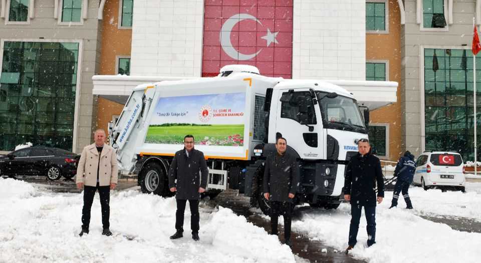 Bursa Mustafakemalpaşaya hibe çöp kamyonu