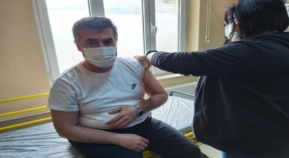 Aydın Buharkent Belediye Başkanı ilk doz aşıyı oldu