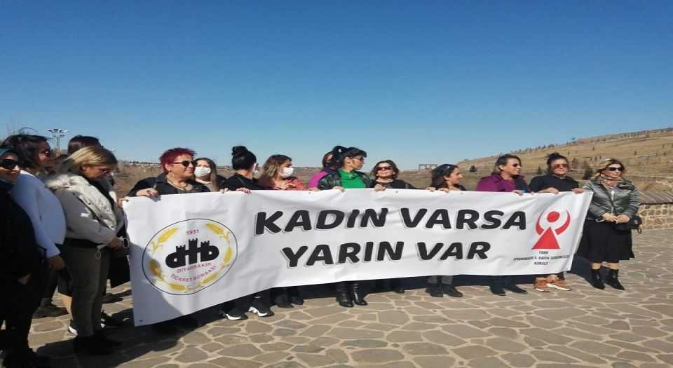 Diyarbakırlı kadınlardan erken 8 Mart kutlaması