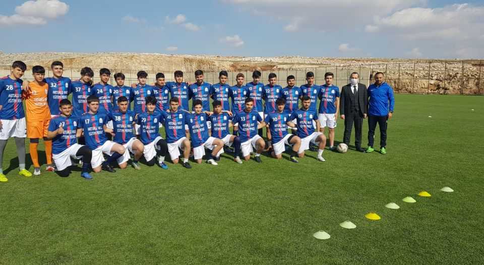 Mardinde futbolu özleyen gençler antrenmanlara koştu