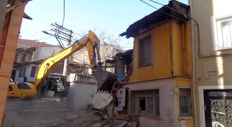 Osmangazi Belediyesinden metruk binalara geçit yok