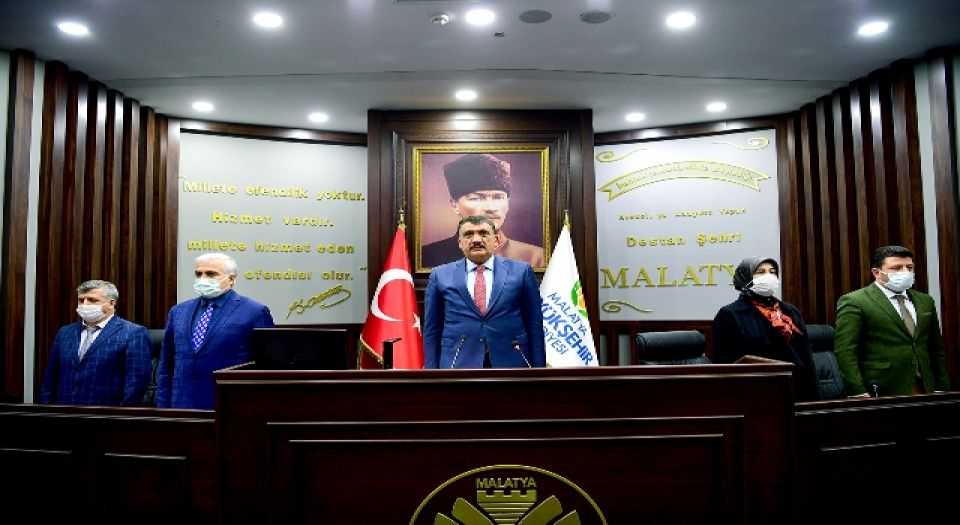 Malatya Büyükşehir Belediye Meclisinde şehitler anıldı