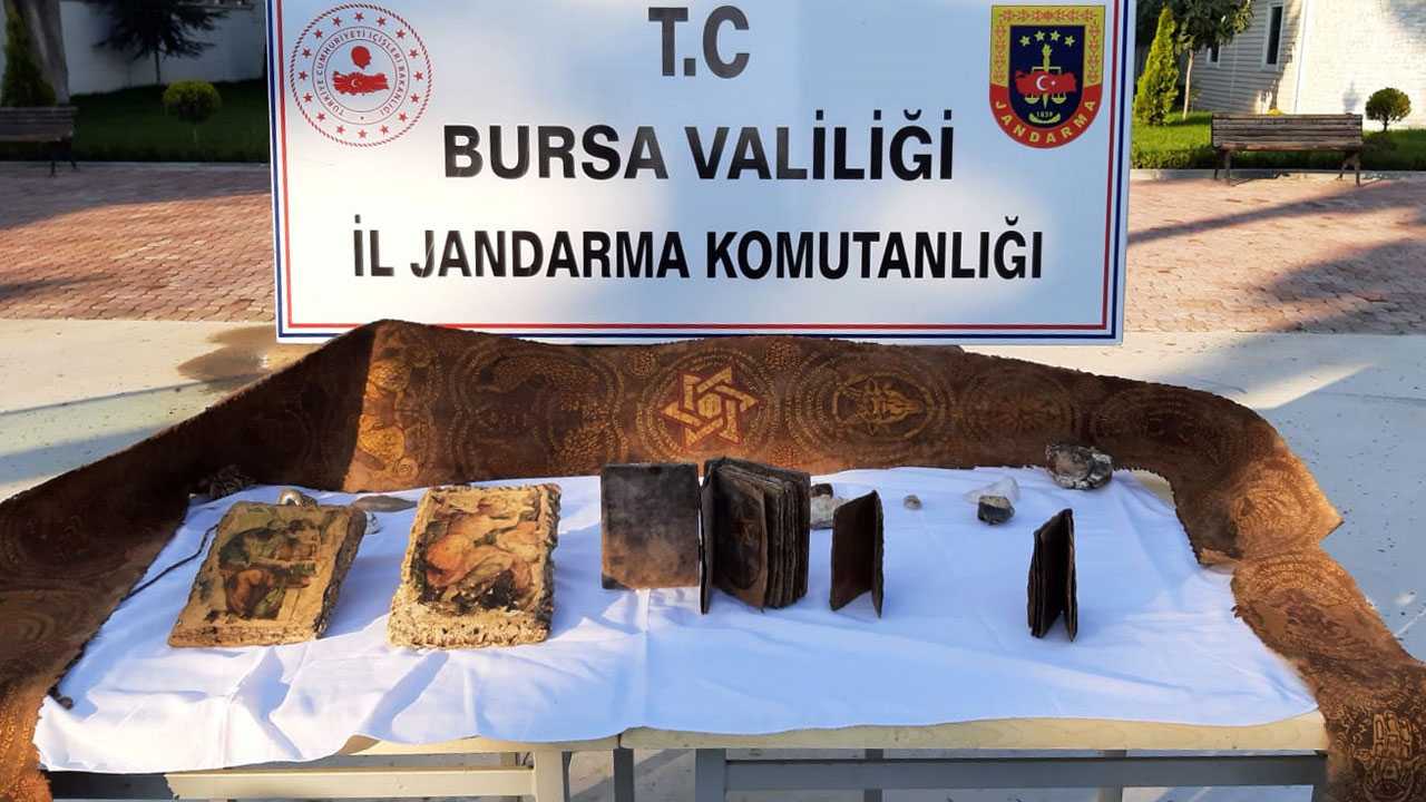 Bursa Mudanyada 3 milyon lira değeri olan tarihi eser ve objeler ele geçirildi