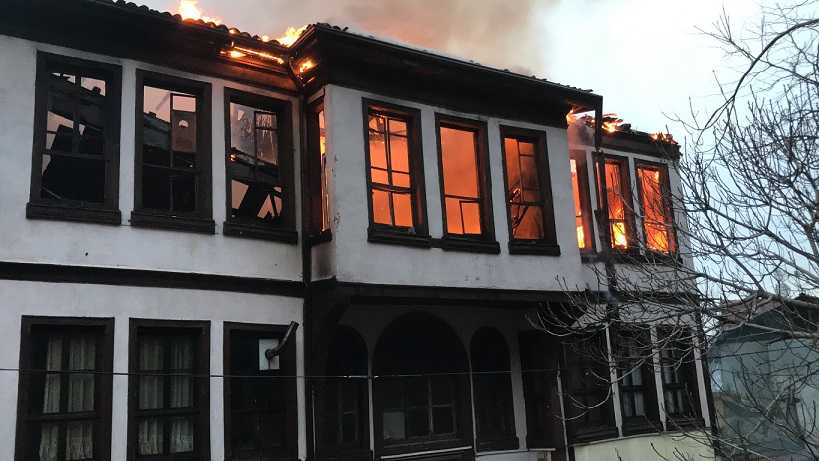 Osmangazide yanan binaya anında müdahale
