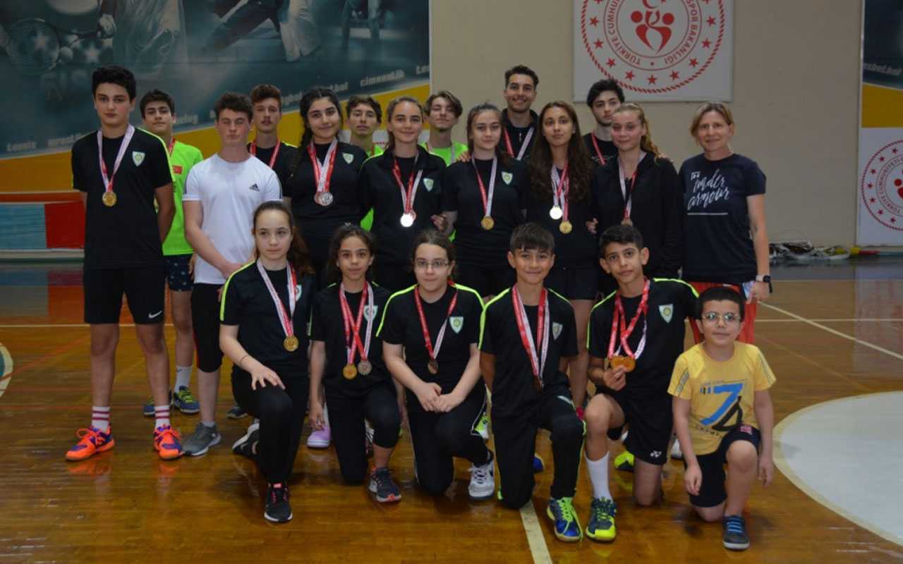 Manisalı badmintoncular Valilik Turnuvası’na damga vurdu