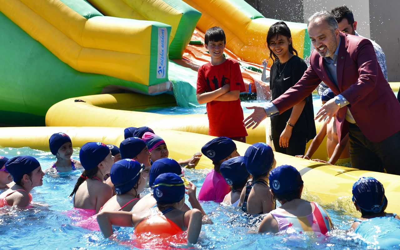 Bursa’da okul bahçeleri Aquapark’a dönüştürüldü