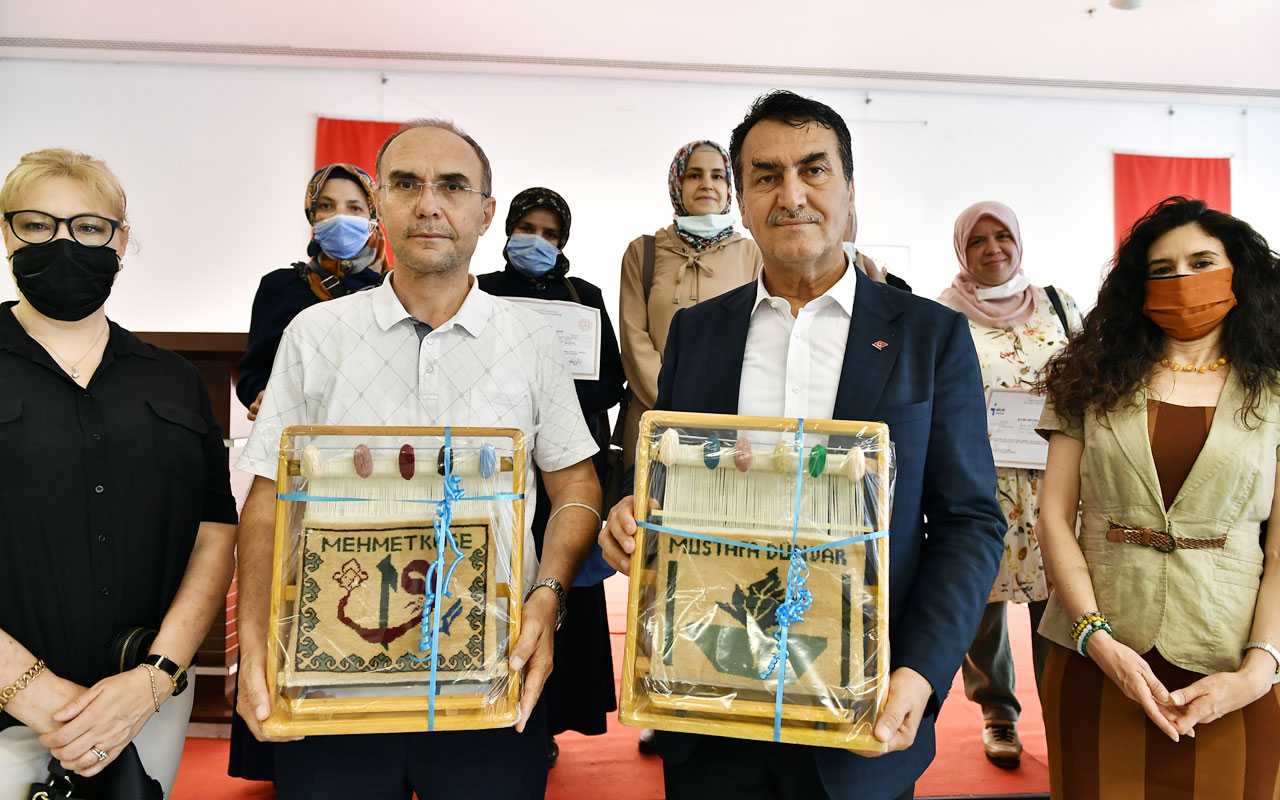 Bursa Osmangazi’de halıcılık kursiyerleri sertifikalandı