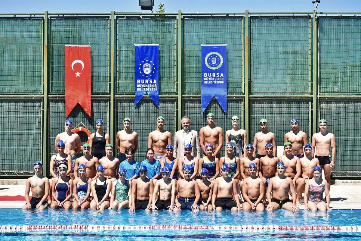 Bursa’da havuzlar spor okuluyla şenlendi