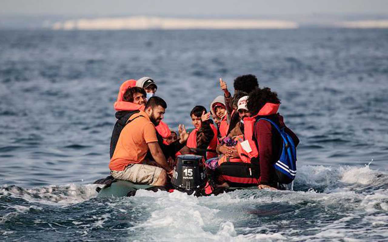 Manş Denizi’nden İngiltere’ye rekor mülteci