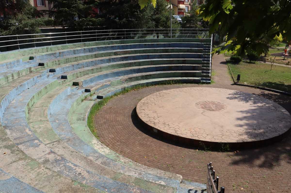 Kocaeli’nde Yuvam Akarca Demokrasi Parkı Amfi Tiyatrosu yenileniyor