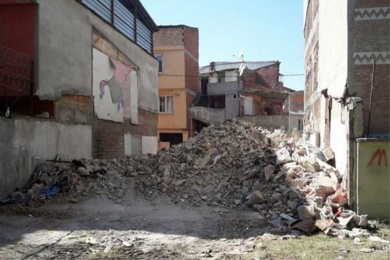 Bursa Osmangazide metruk binalara yıkım