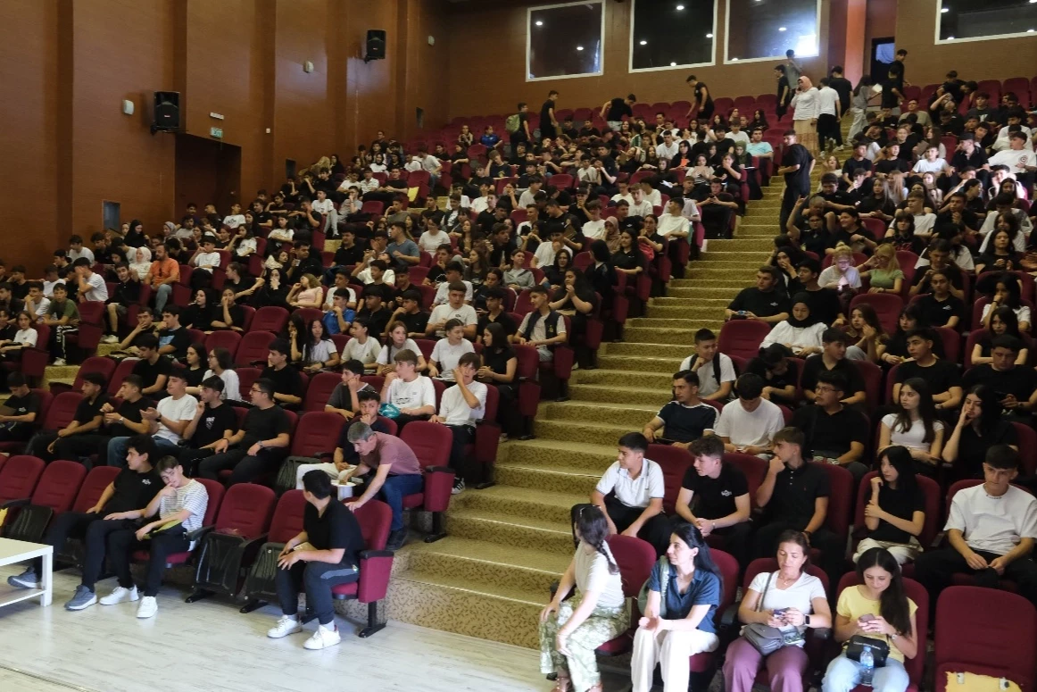 Bursa’da gençler 
