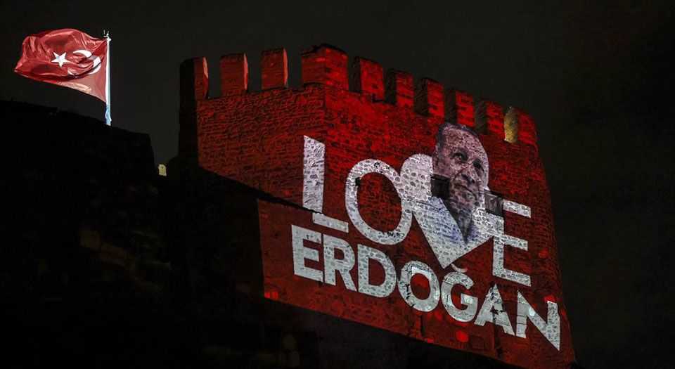 Ankara Kalesine Love Erdoğan