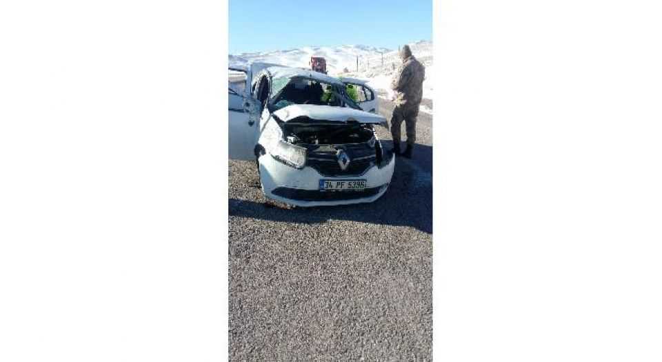 Sivas Güründe trafik kazası: 2 ağır yaralı