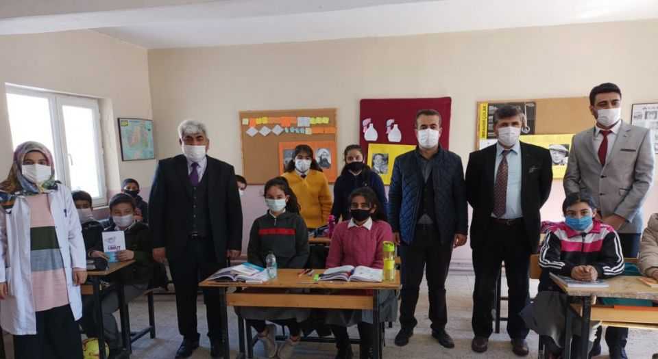 Sivas Güründe okullara eğitim ve hijyen ziyareti