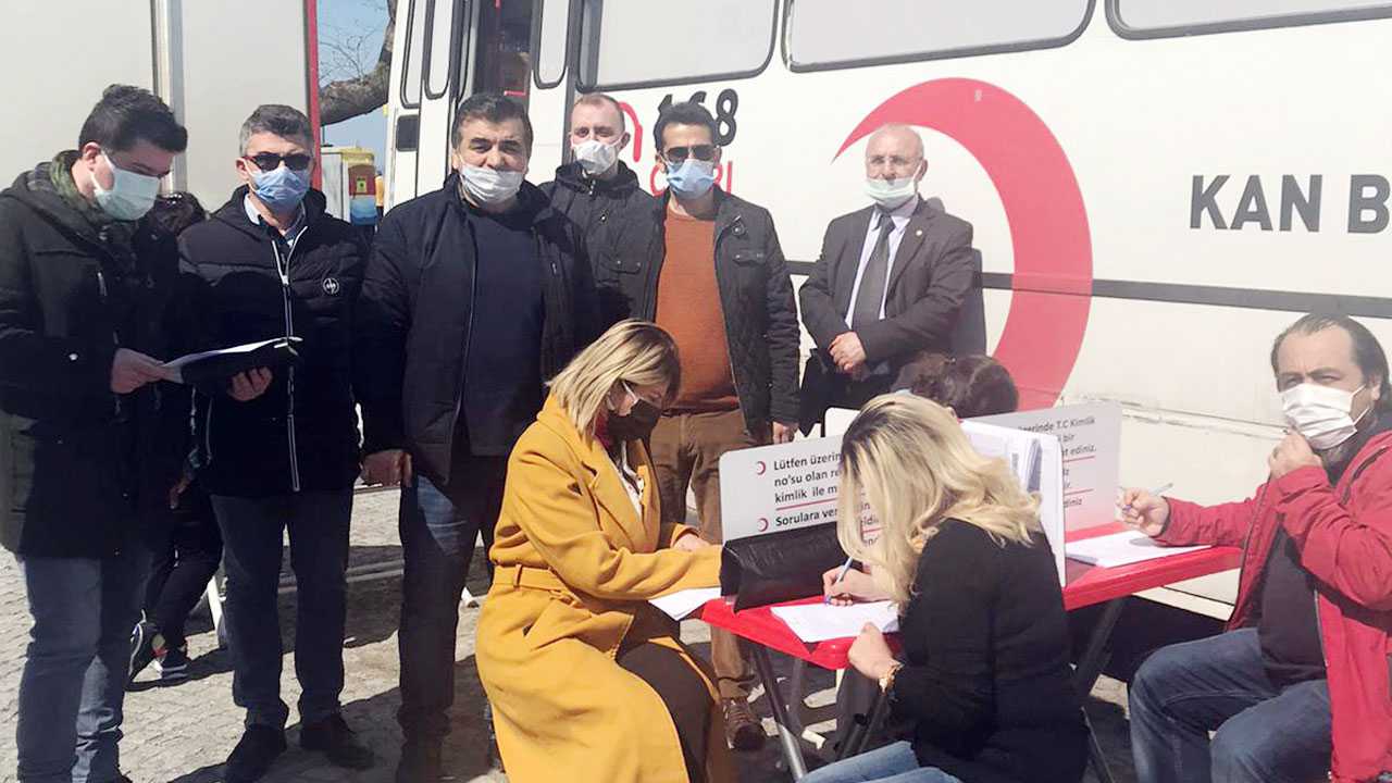 DEVA Partisinden Bursada Türk Kızılayına kan desteği