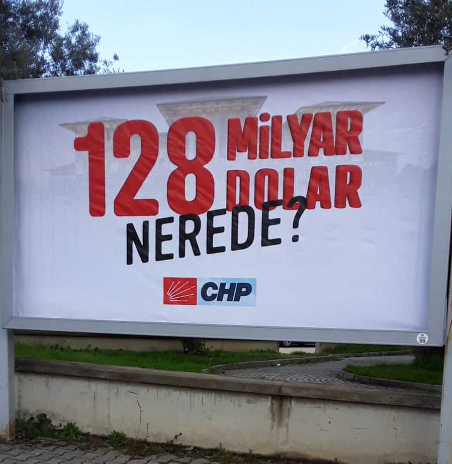 CHPnin Bursa Mudanyadaki afişleri Savcılık talimatıyla kaldırıldı!