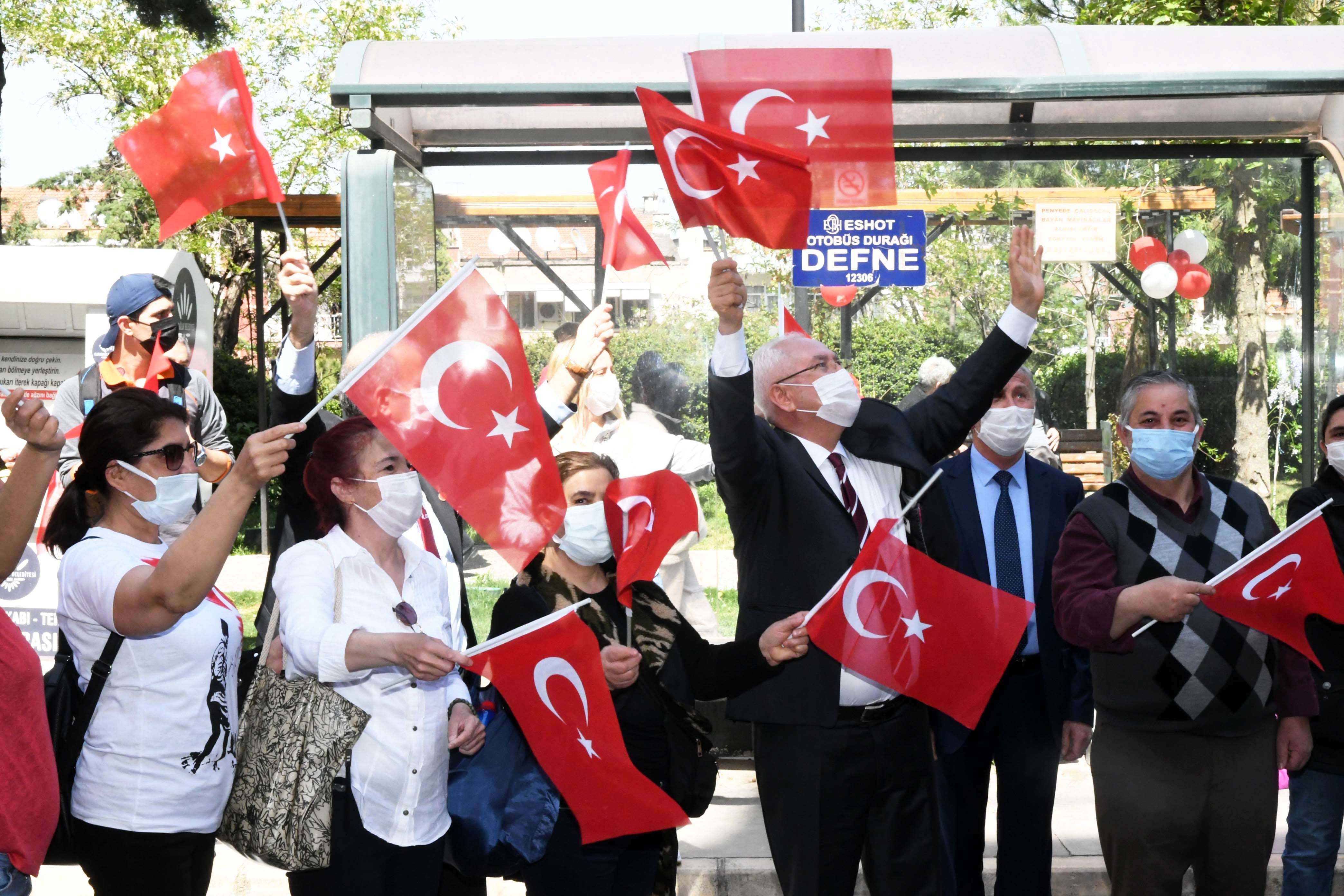 İzmir Karabağlarda kısıtlamaya rağmen kutlama