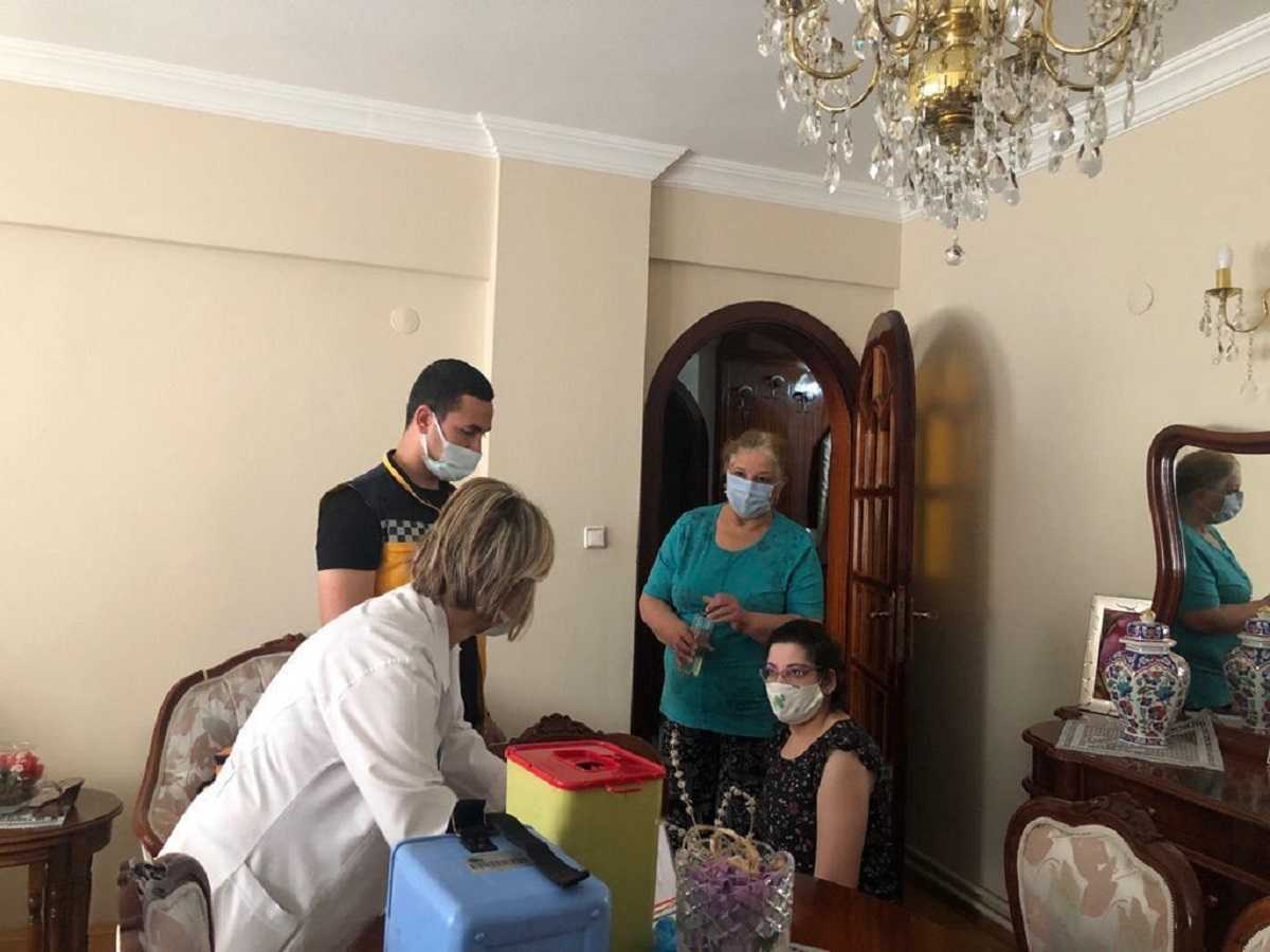 Bursa’da mobil sağlıkçılar aşı ‘engel’ini kaldırıyor