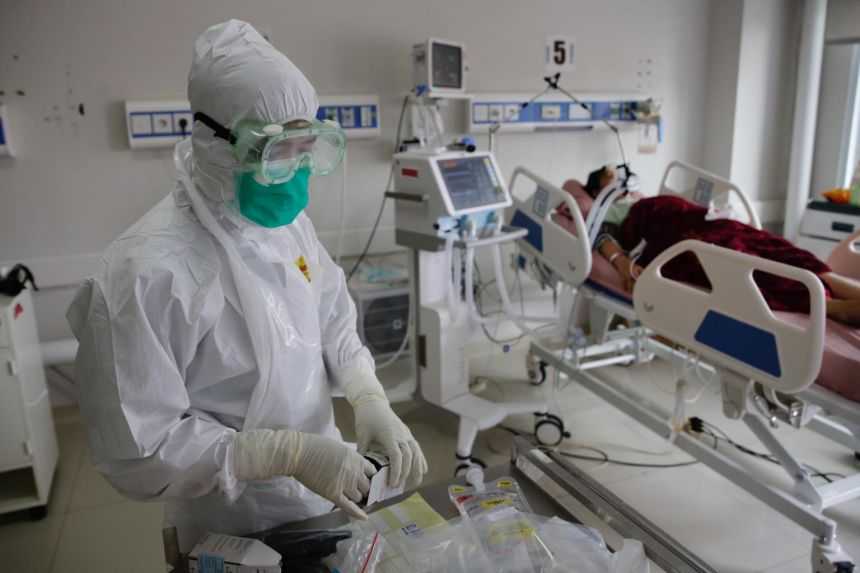Endonezya’da hastanenin oksijeni bitti!