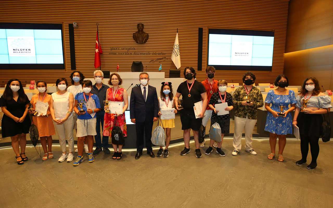 Bursa Nilüfer’de Karikatür Atölyesi’nden 23 öğrenciye ödül