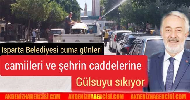 Isparta Belediyesi cuma günleri camiileri ve şehrin caddelerine gül sıkıyor.