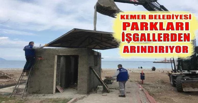 KEMER BELEDİYESİ PARKLARI İŞGALLERDEN ARINDIRIYOR