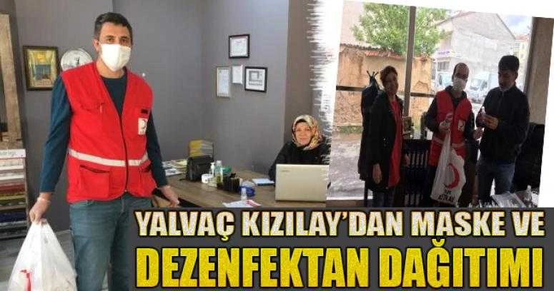 Yalvaç Kızılay’dan maske ve dezenfektan dağıtımı