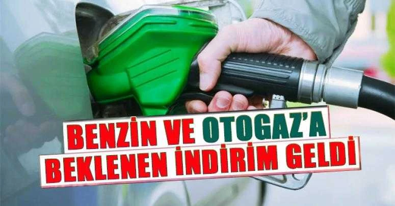 Benzine beklenen indirim geldi